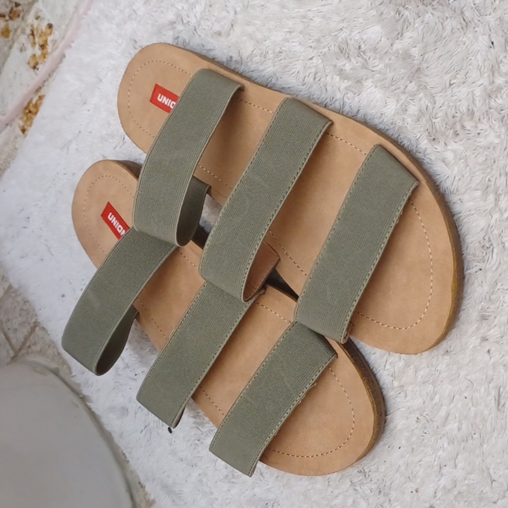 Green union bay sandals